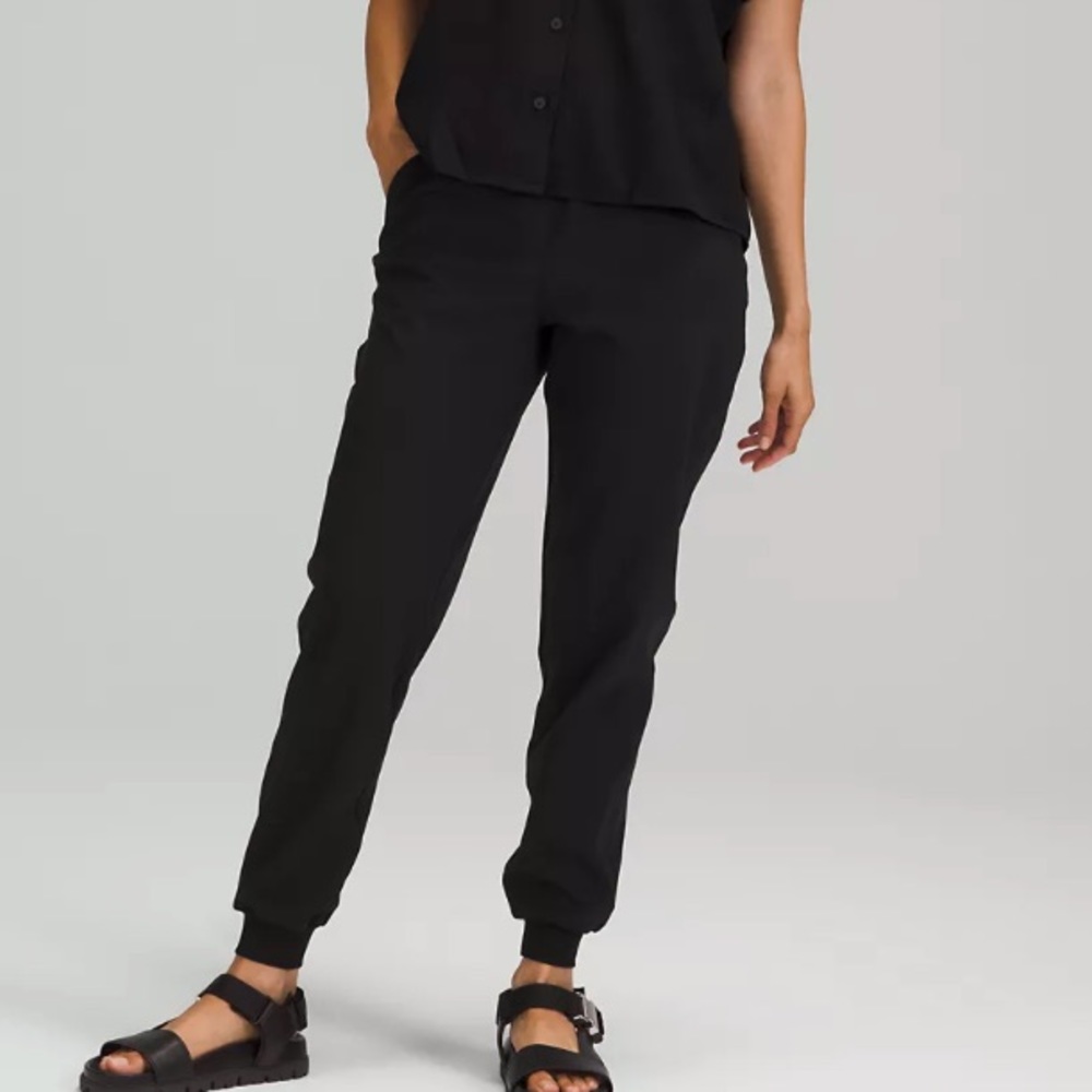 NWOT lululemon Stretch High Rise Jogger • size 6